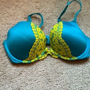 Victoria’s Secret very sexy collection push-up bra 34d